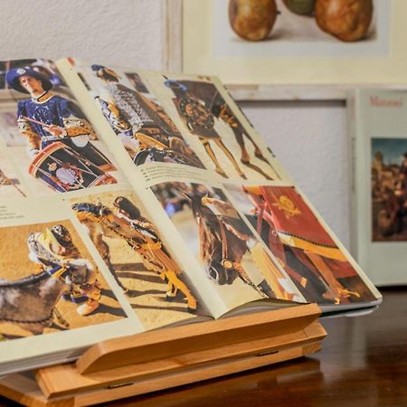 Tuscany Balcony: Crete Senesi カセッタ エクステリア 写真