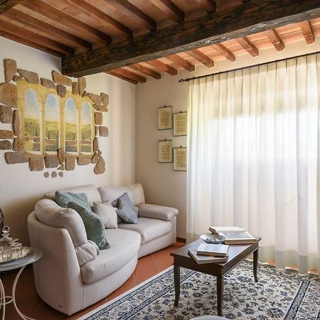 Tuscany Balcony: Crete Senesi カセッタ エクステリア 写真