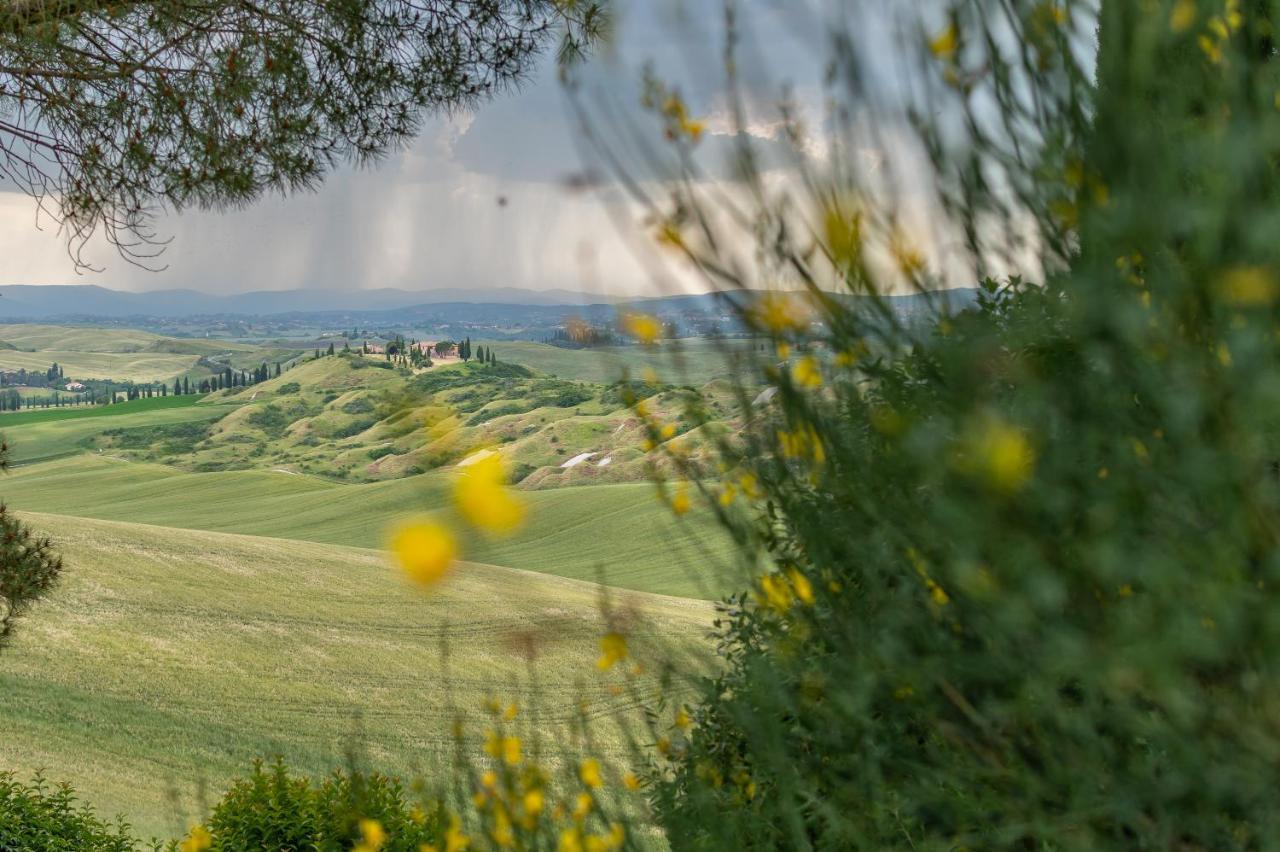 Tuscany Balcony: Crete Senesi カセッタ エクステリア 写真