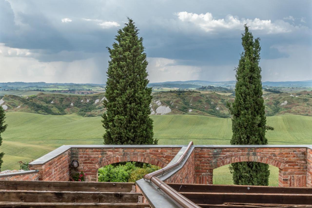 Tuscany Balcony: Crete Senesi カセッタ エクステリア 写真
