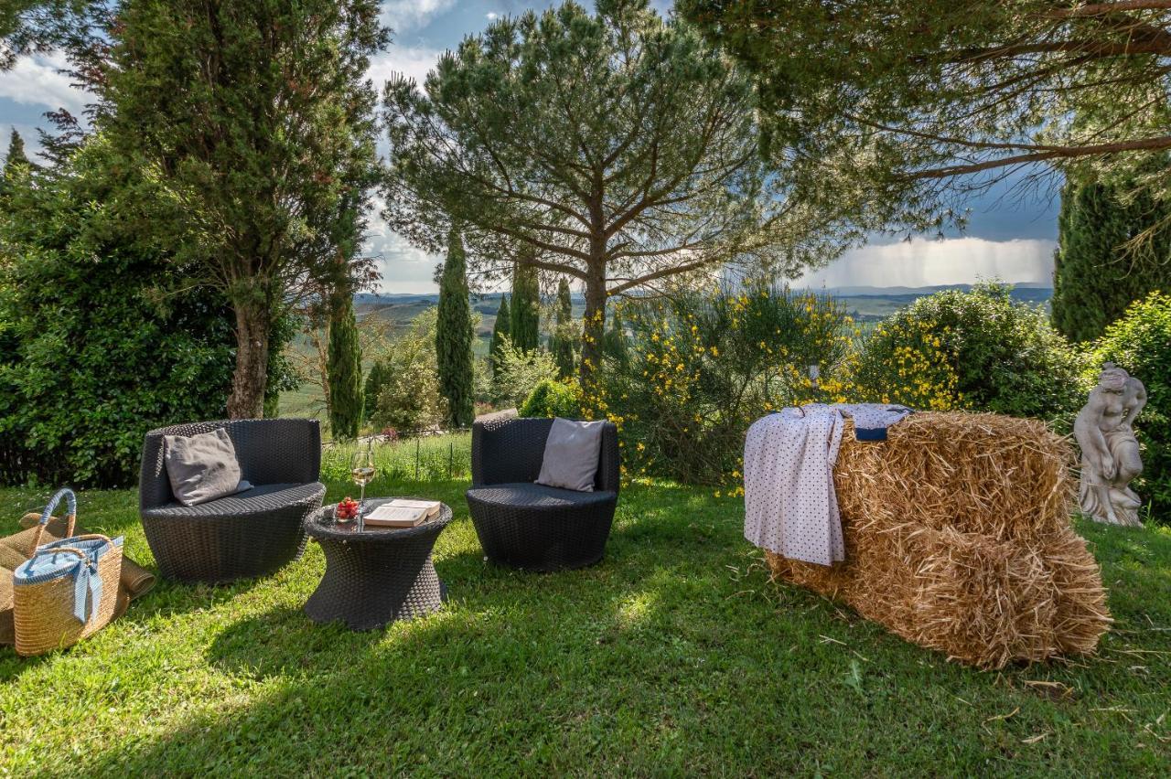 Tuscany Balcony: Crete Senesi カセッタ エクステリア 写真