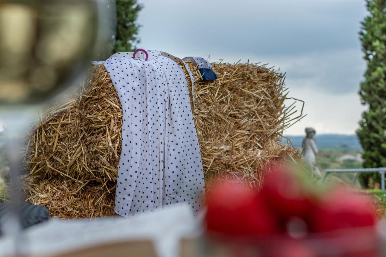 Tuscany Balcony: Crete Senesi カセッタ エクステリア 写真