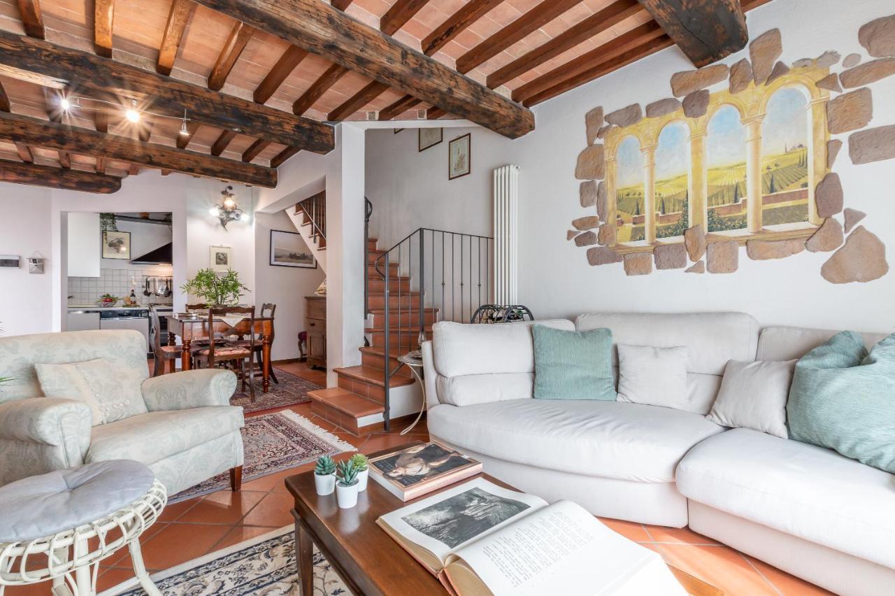Tuscany Balcony: Crete Senesi カセッタ エクステリア 写真