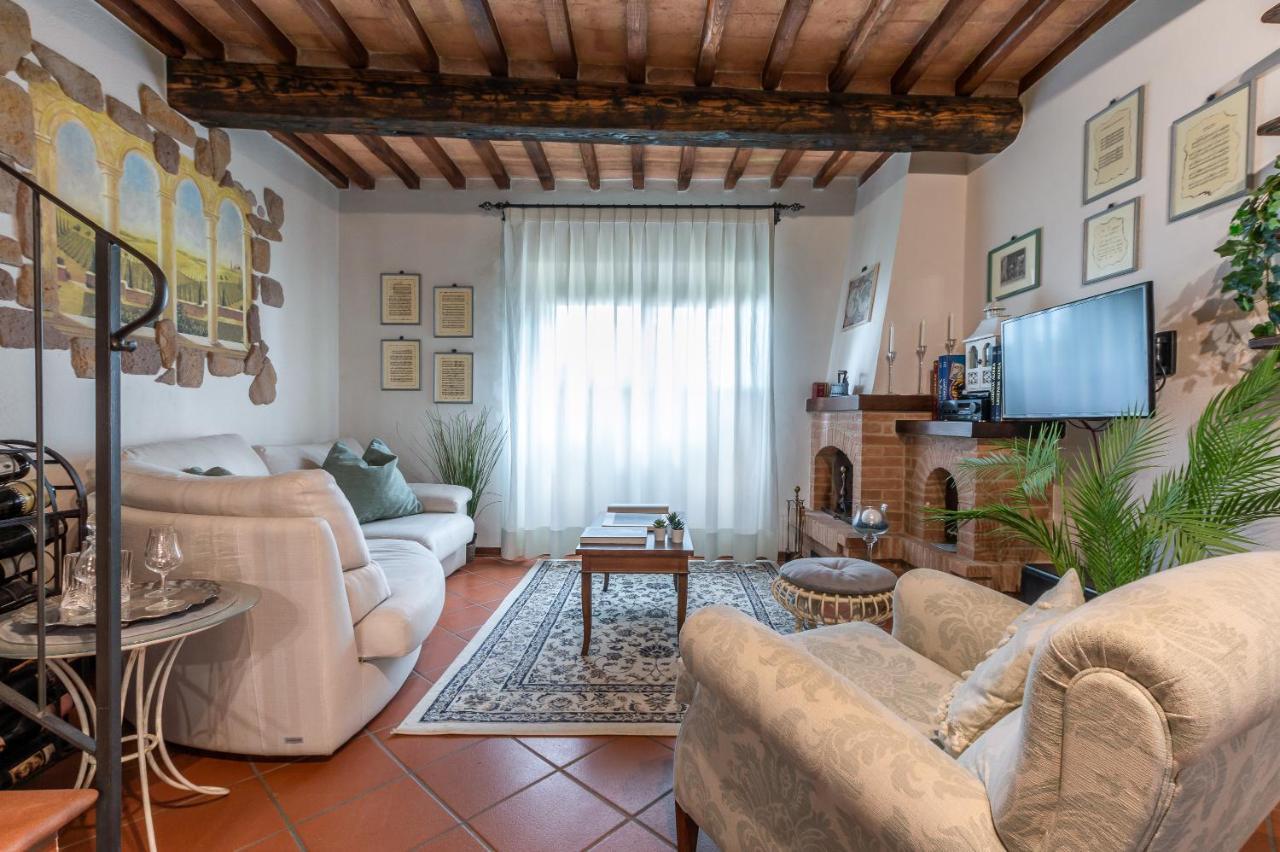 Tuscany Balcony: Crete Senesi カセッタ エクステリア 写真