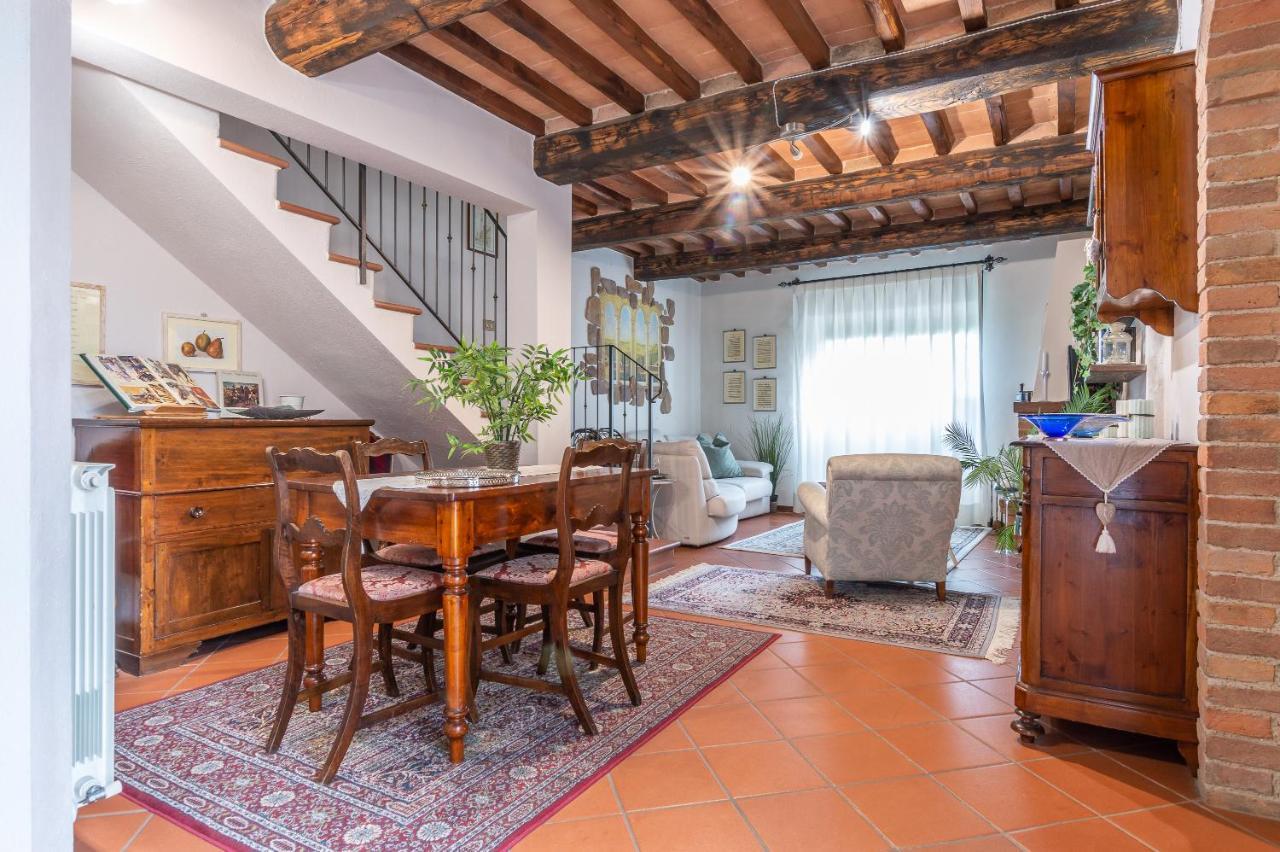 Tuscany Balcony: Crete Senesi カセッタ エクステリア 写真
