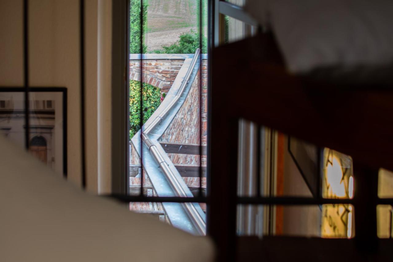 Tuscany Balcony: Crete Senesi カセッタ エクステリア 写真