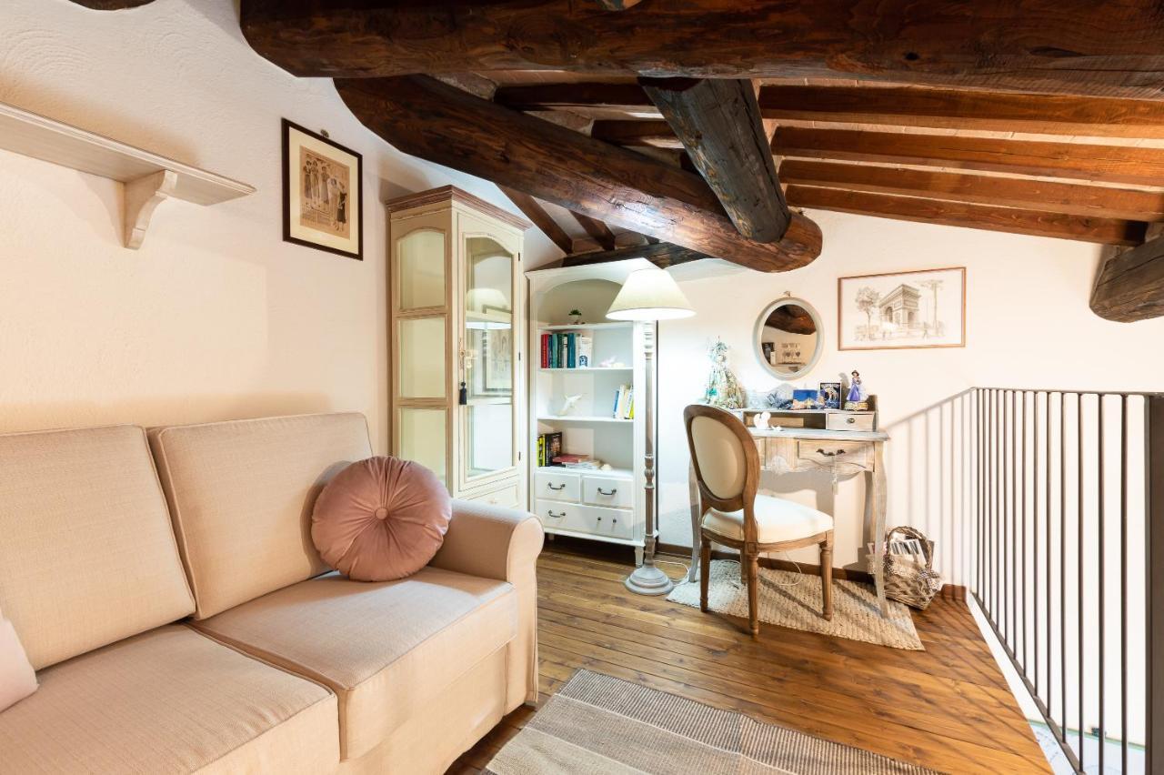Tuscany Balcony: Crete Senesi カセッタ エクステリア 写真