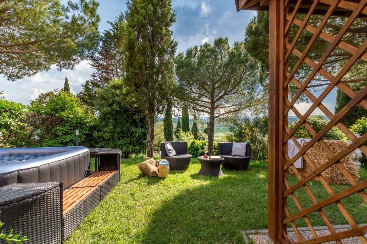 Tuscany Balcony: Crete Senesi カセッタ エクステリア 写真