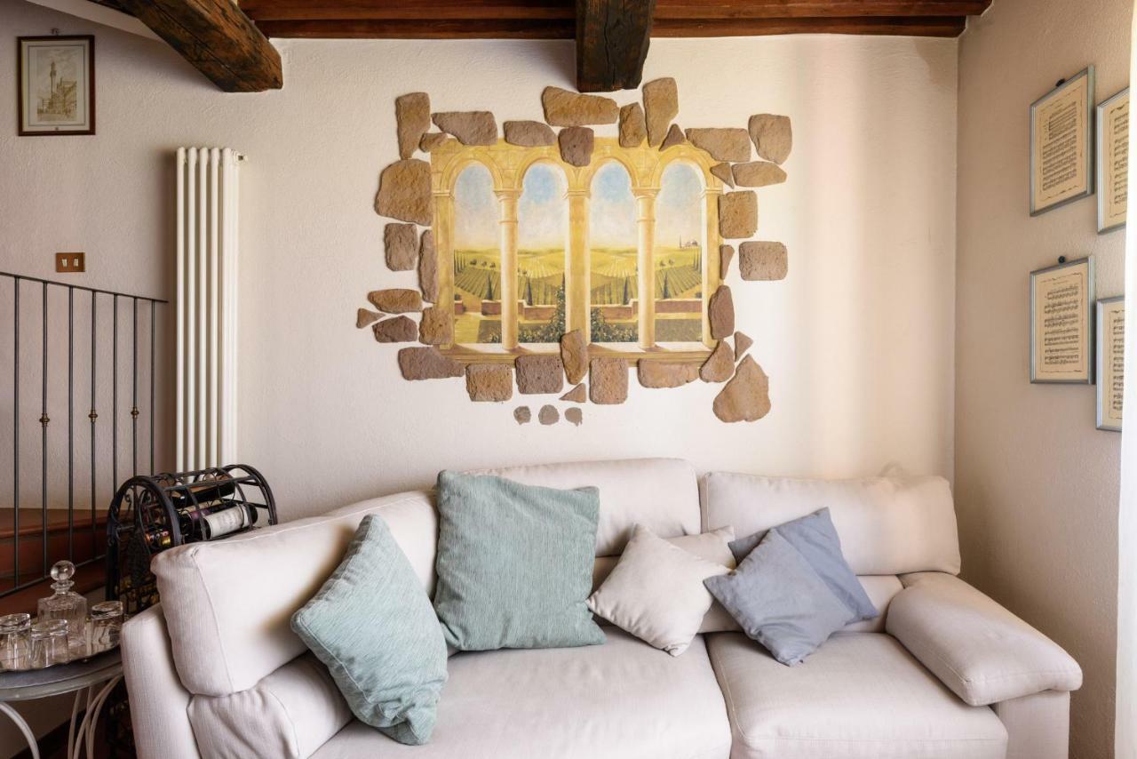 Tuscany Balcony: Crete Senesi カセッタ エクステリア 写真
