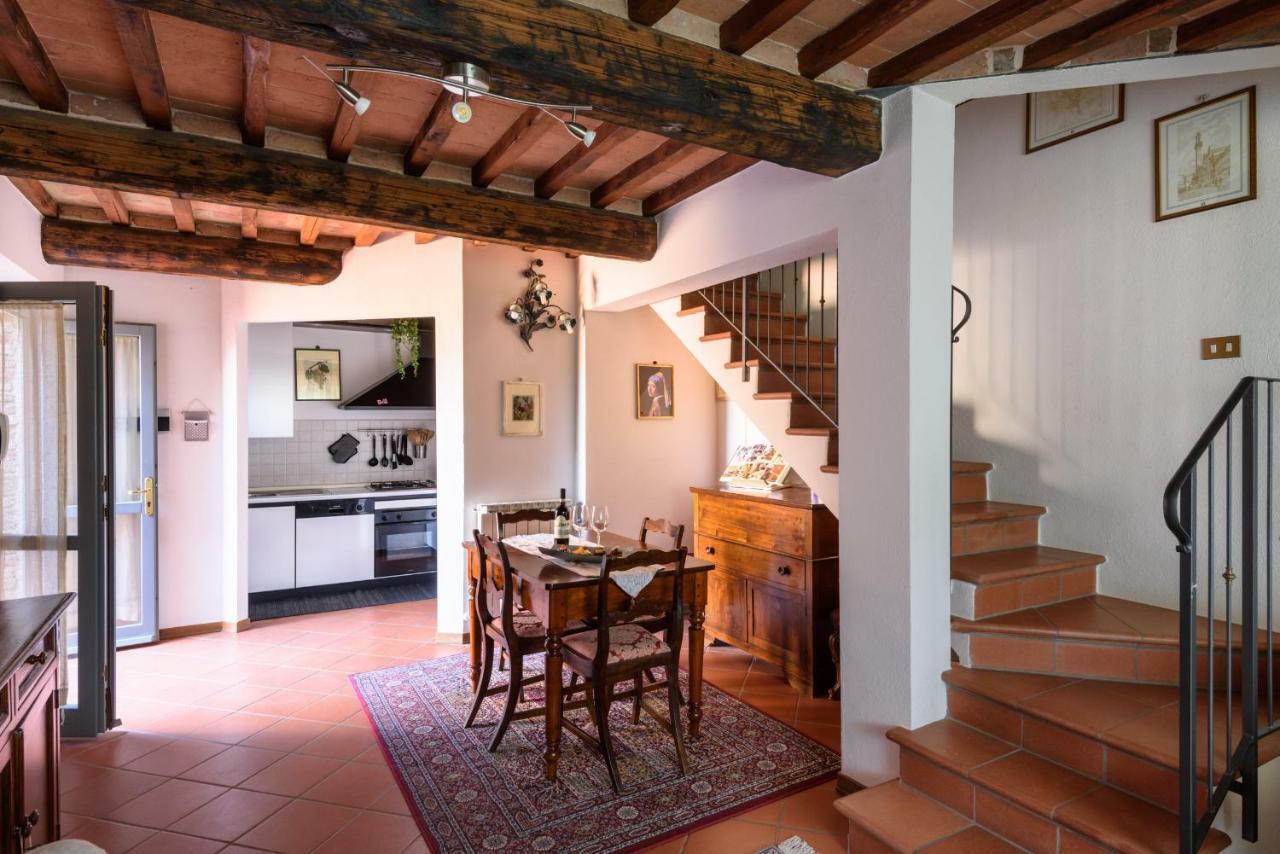 Tuscany Balcony: Crete Senesi カセッタ エクステリア 写真