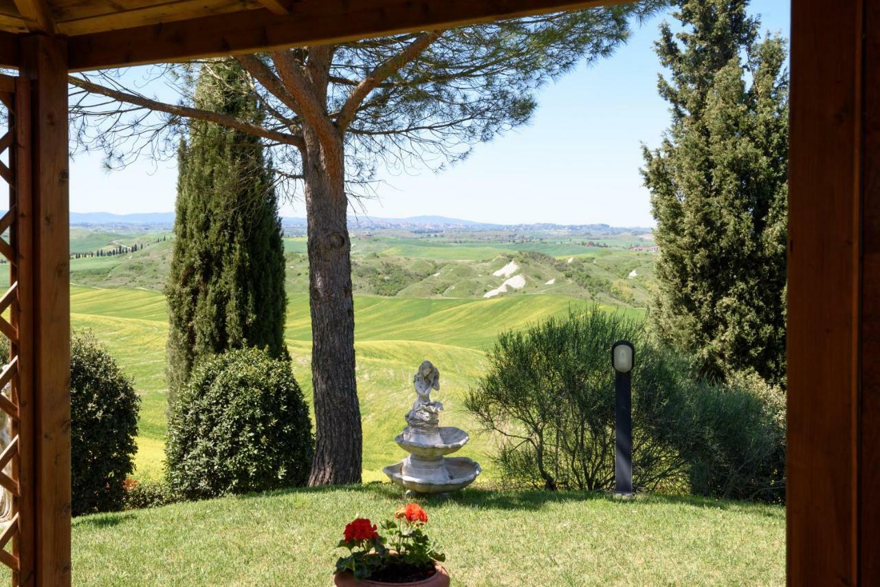 Tuscany Balcony: Crete Senesi カセッタ エクステリア 写真