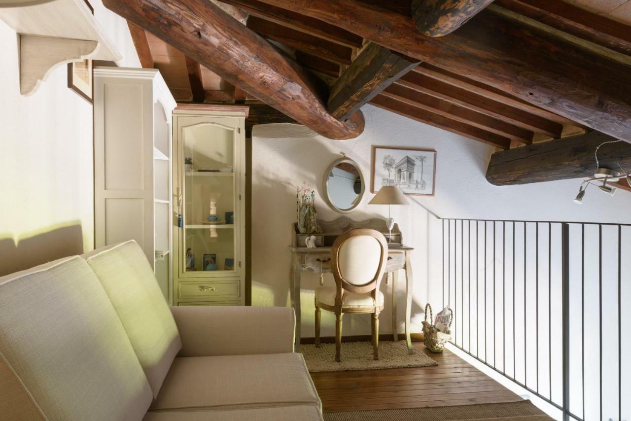 Tuscany Balcony: Crete Senesi カセッタ エクステリア 写真