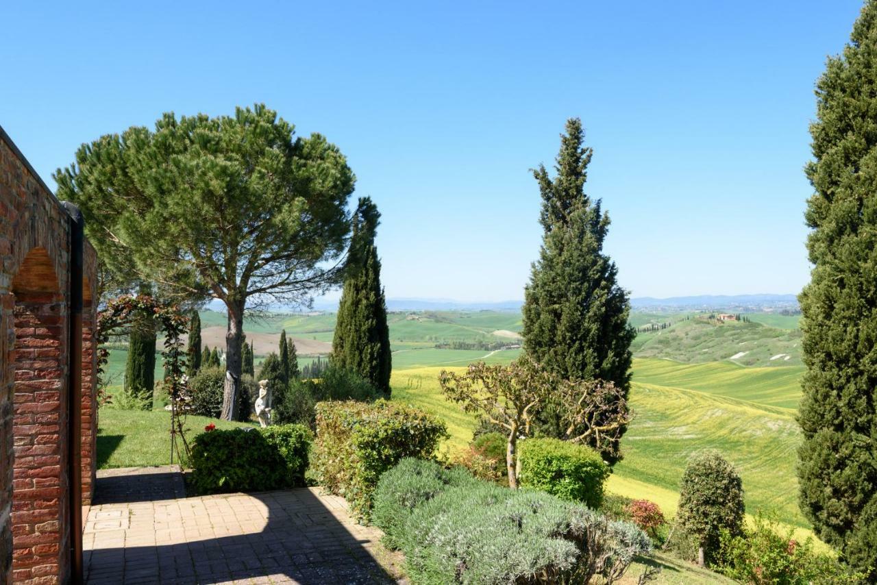 Tuscany Balcony: Crete Senesi カセッタ エクステリア 写真