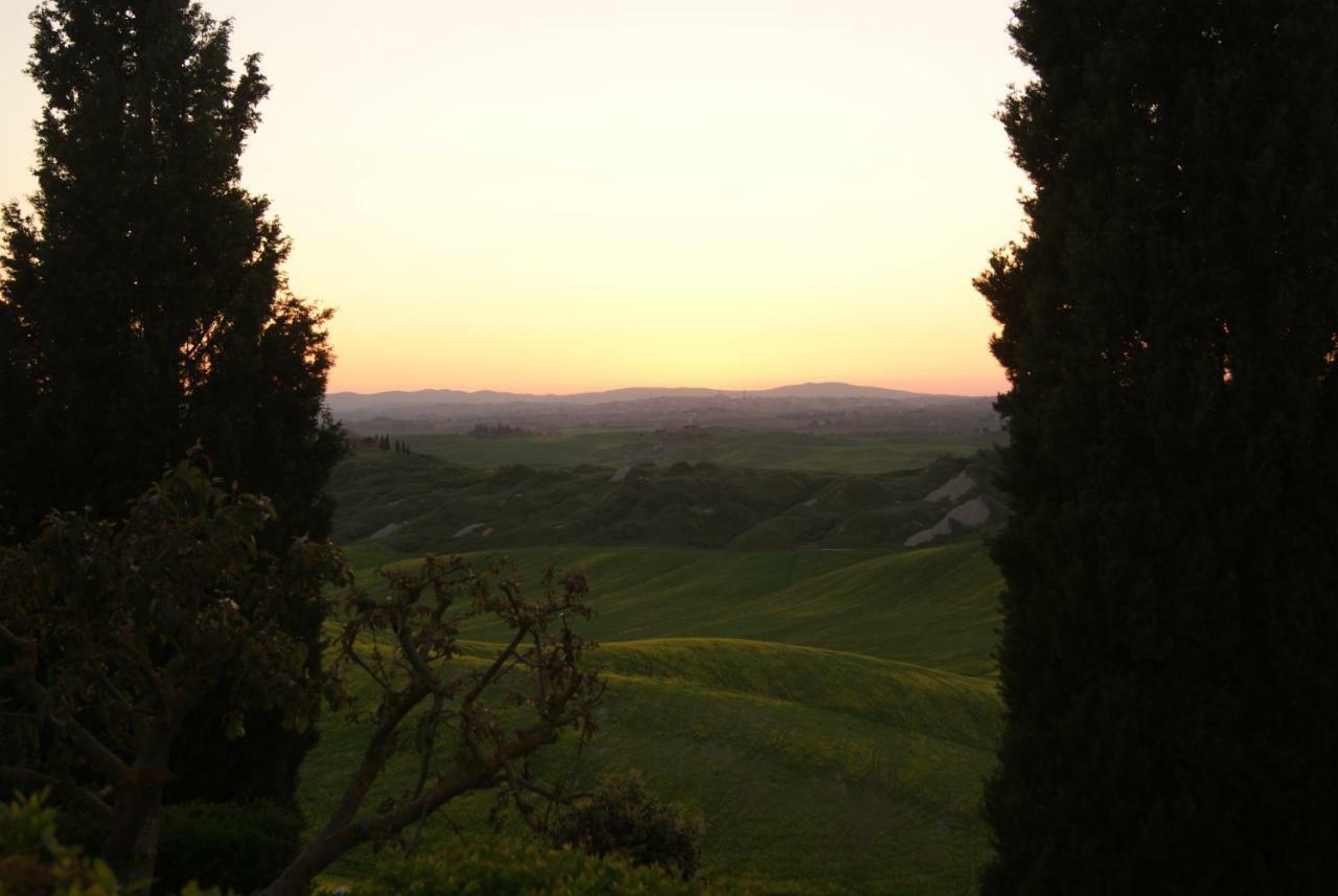 Tuscany Balcony: Crete Senesi カセッタ エクステリア 写真