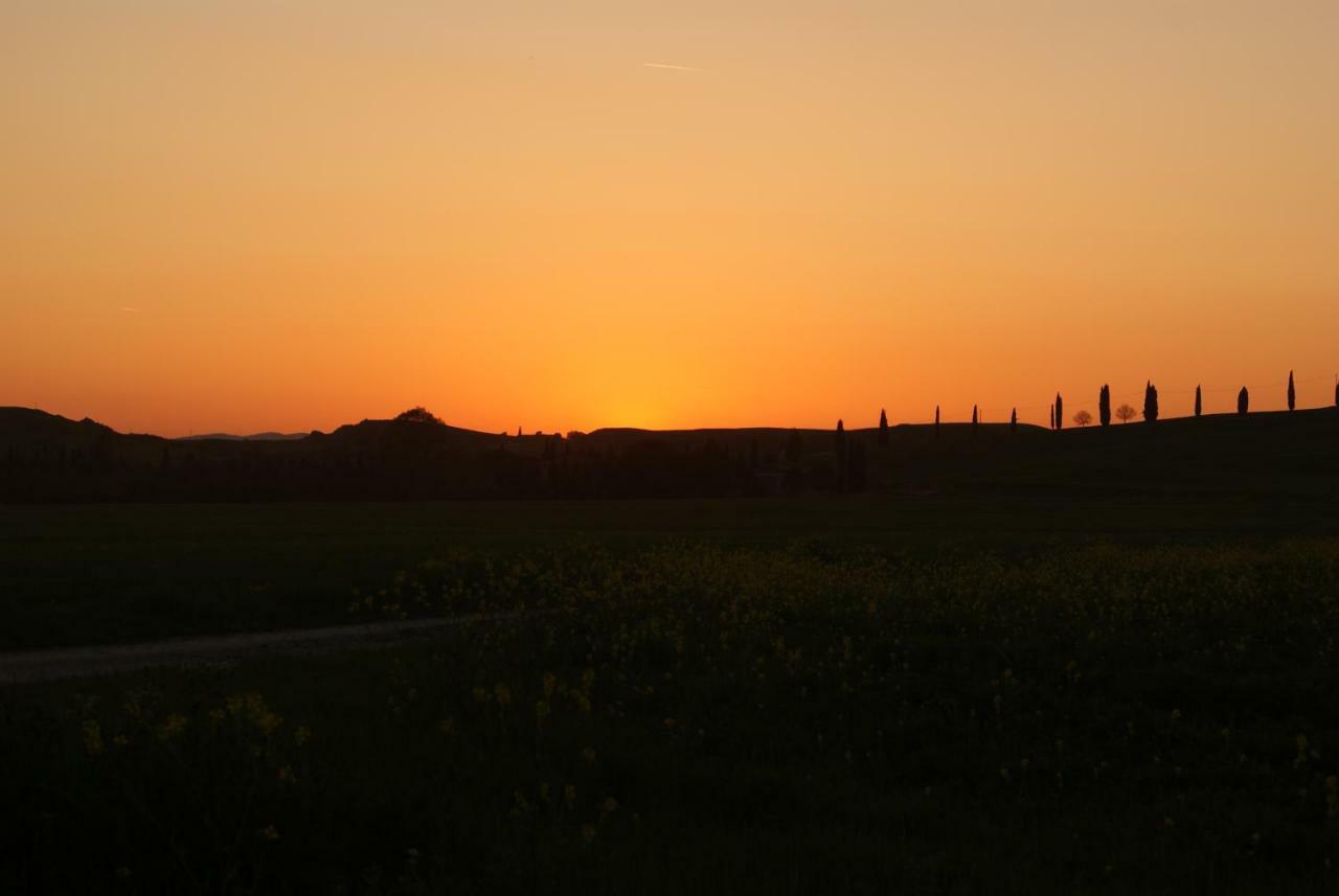 Tuscany Balcony: Crete Senesi カセッタ エクステリア 写真