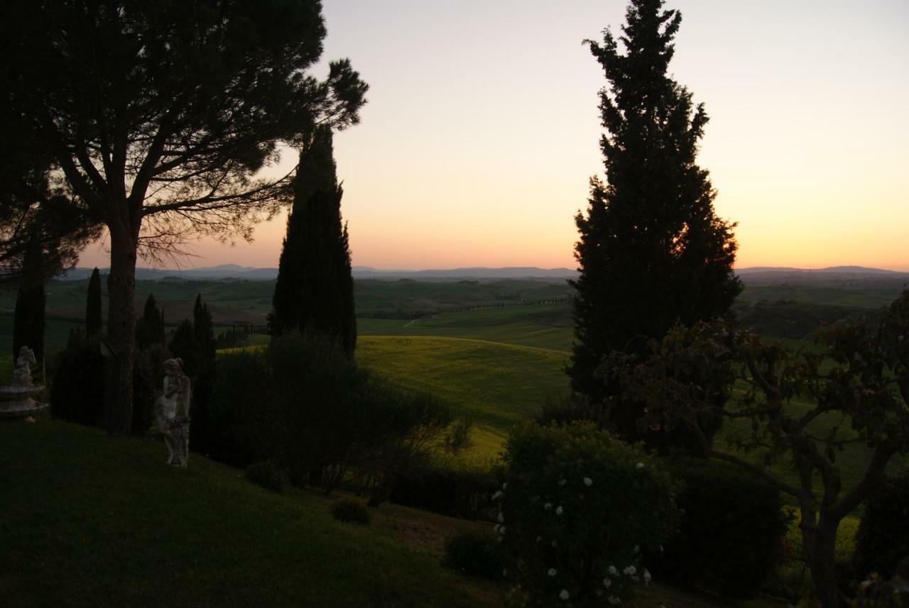 Tuscany Balcony: Crete Senesi カセッタ エクステリア 写真