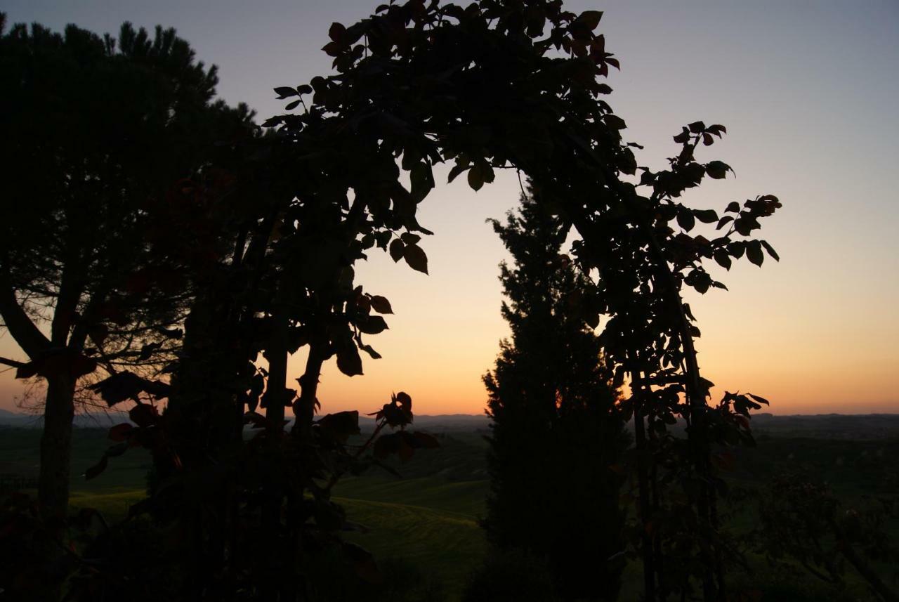 Tuscany Balcony: Crete Senesi カセッタ エクステリア 写真